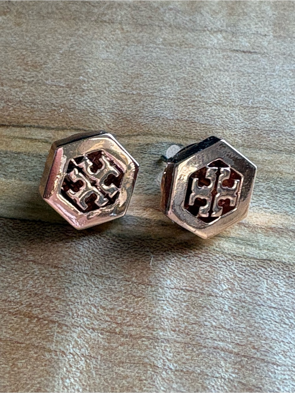 Tory Burch Geometeic Logo Stud Earrings - Rose Gold Tone